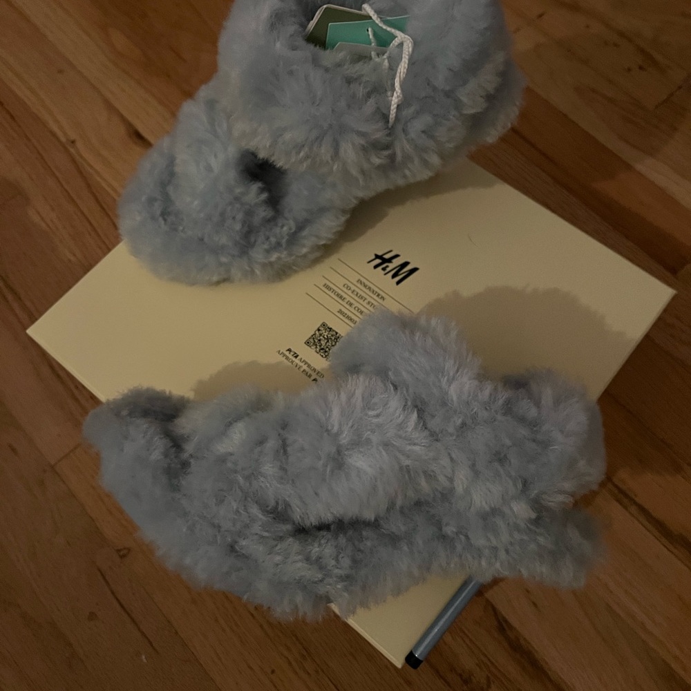 Rare ! H&M fluffy heel co- exist story collection